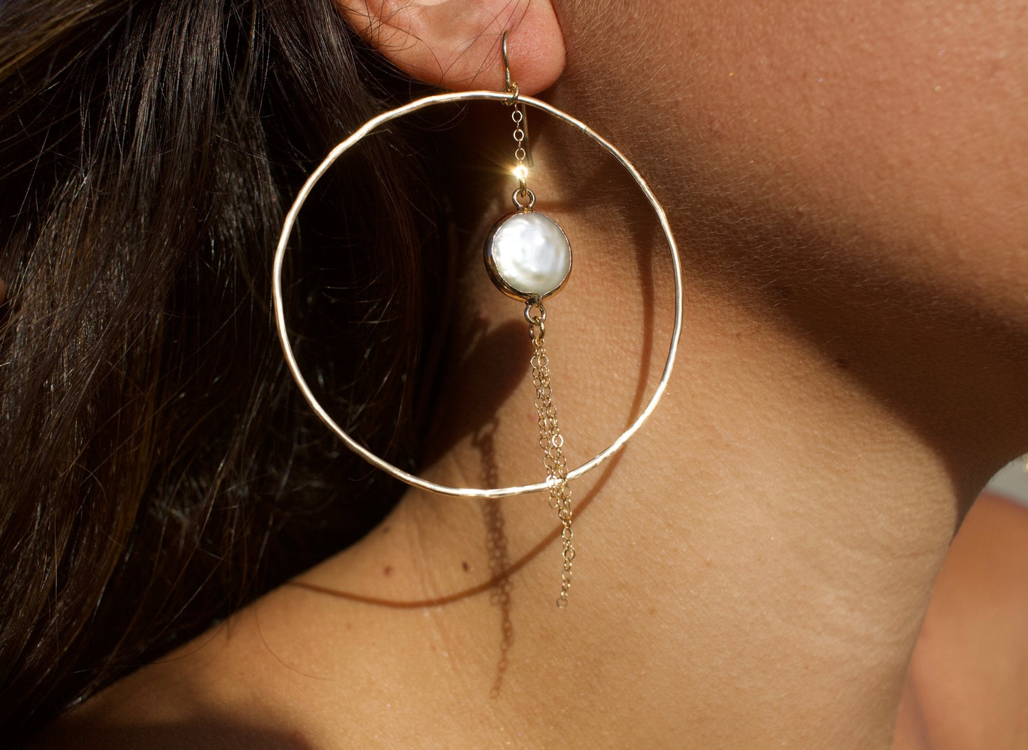 Momi Baroque Pearl Hoops