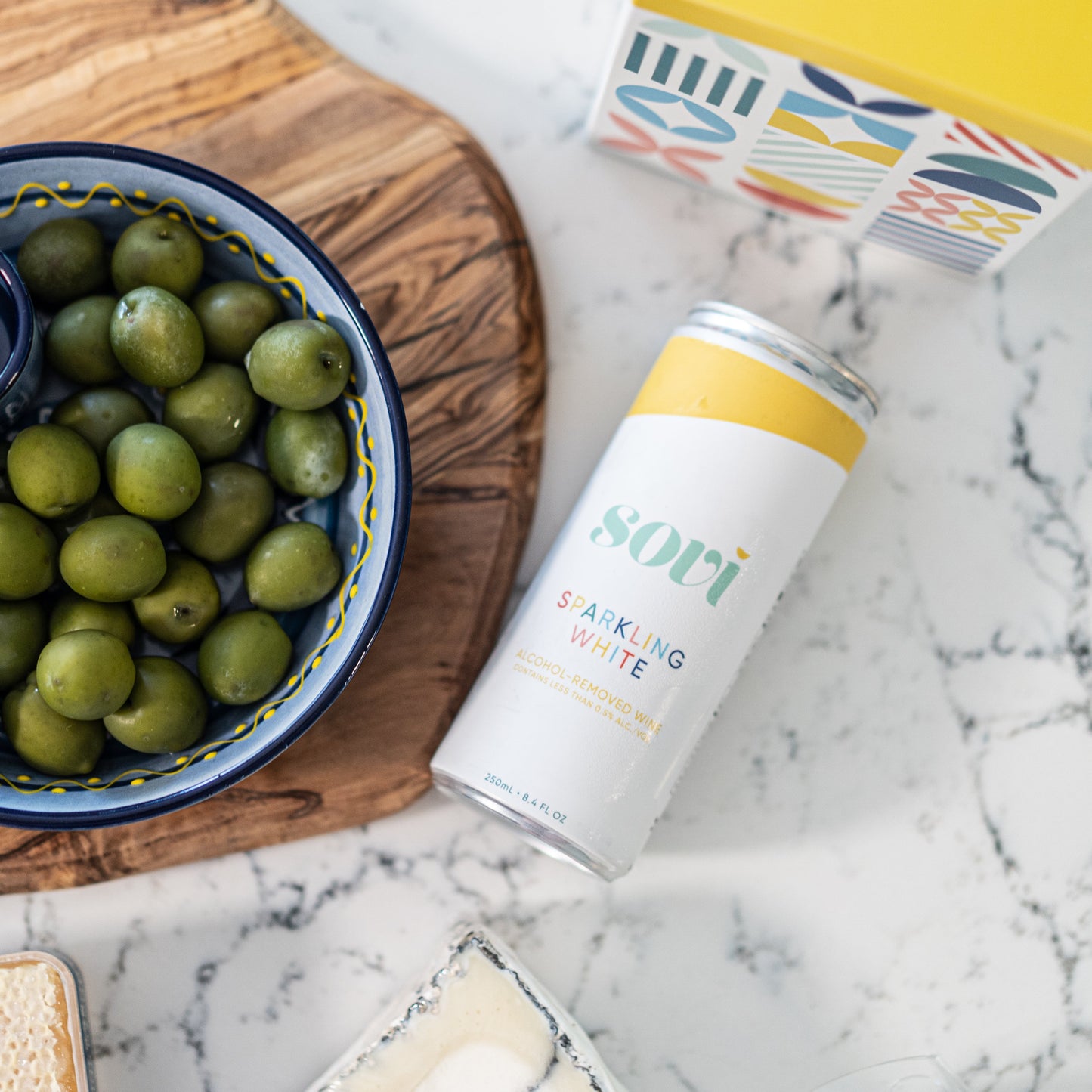 Sparkling White Cans by Sovi